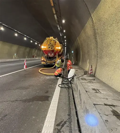 昌化镇隧道排水渠清淤